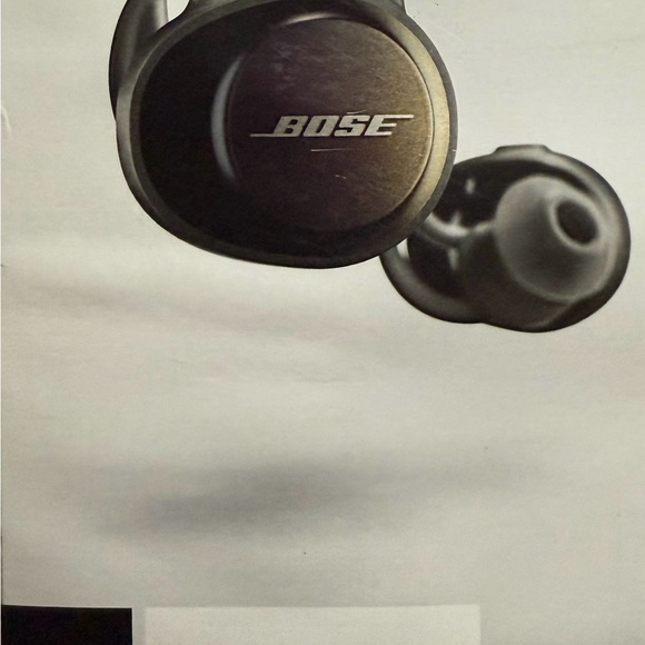 Bose SoundSport Free Wireless Earbuds - Excellent Condition with Charging Case - Picture 1 of 16